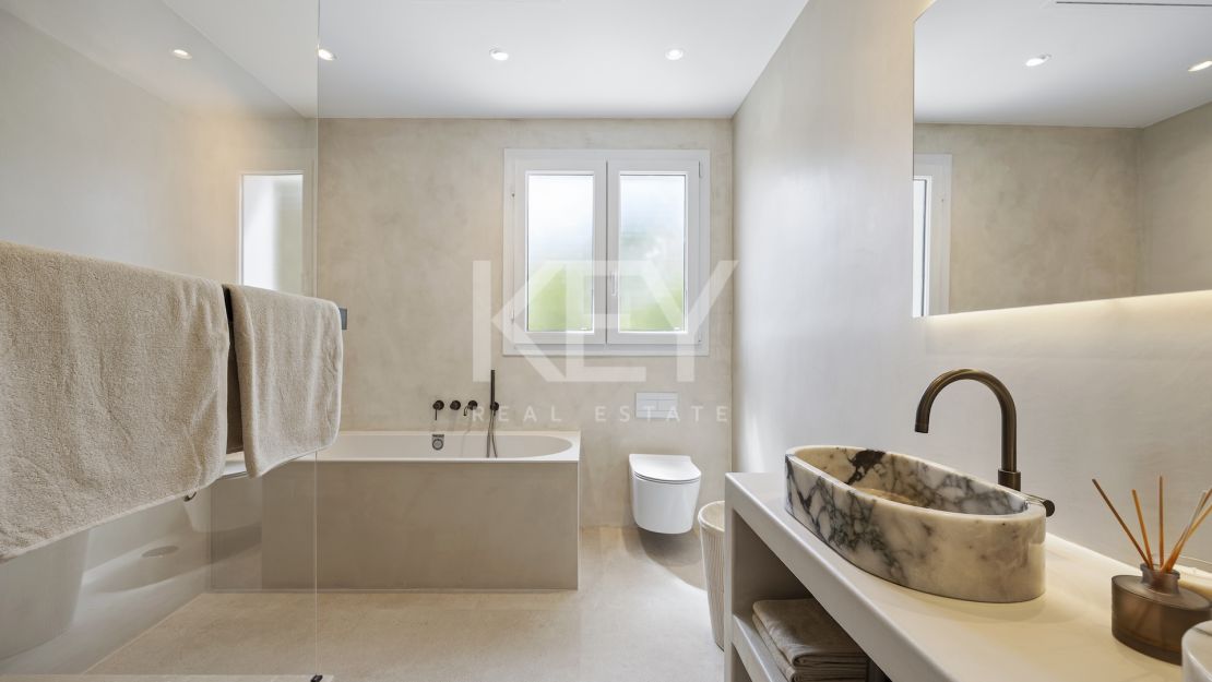 New-build Villa with a Contemporary Design in the Exclusive La Alqueria area, Benahavis