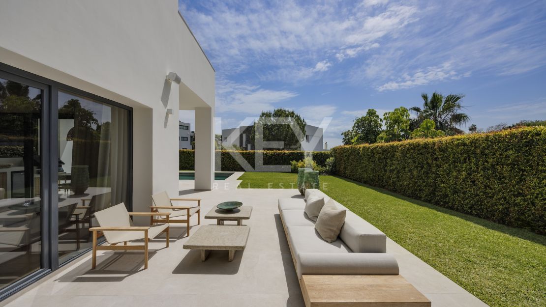 New-build Villa with a Contemporary Design in the Exclusive La Alqueria area, Benahavis