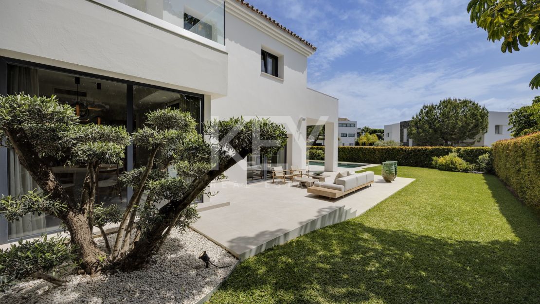 New-build Villa with a Contemporary Design in the Exclusive La Alqueria area, Benahavis