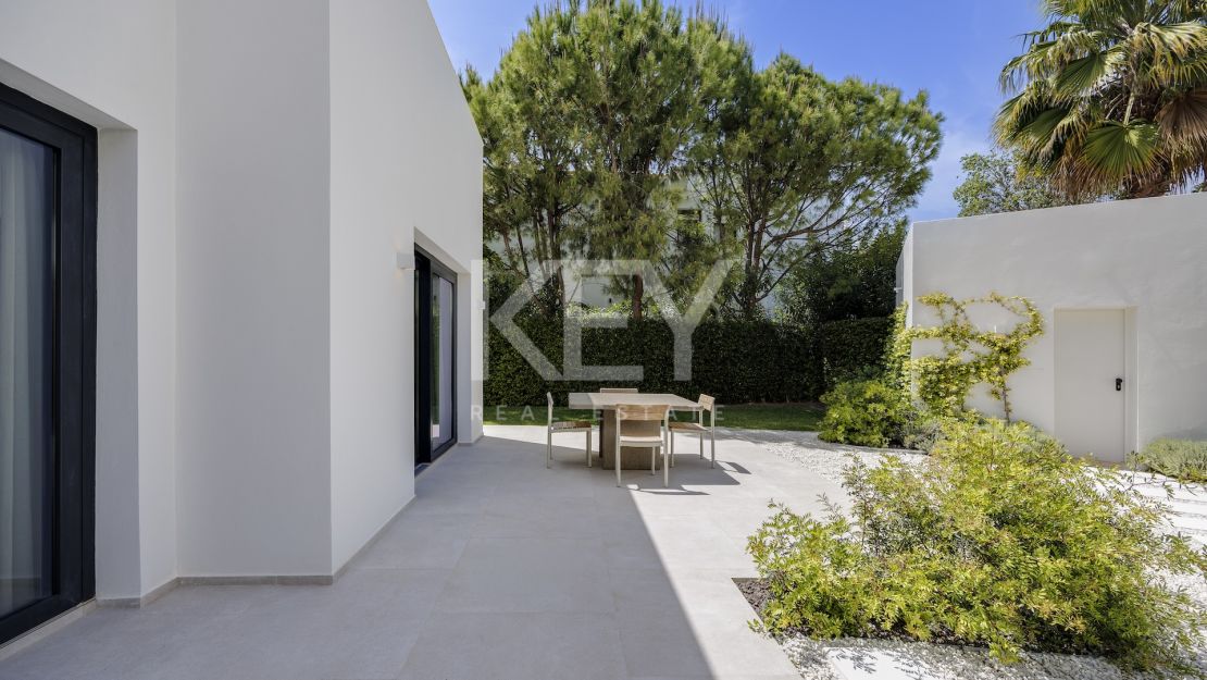 New-build Villa with a Contemporary Design in the Exclusive La Alqueria area, Benahavis