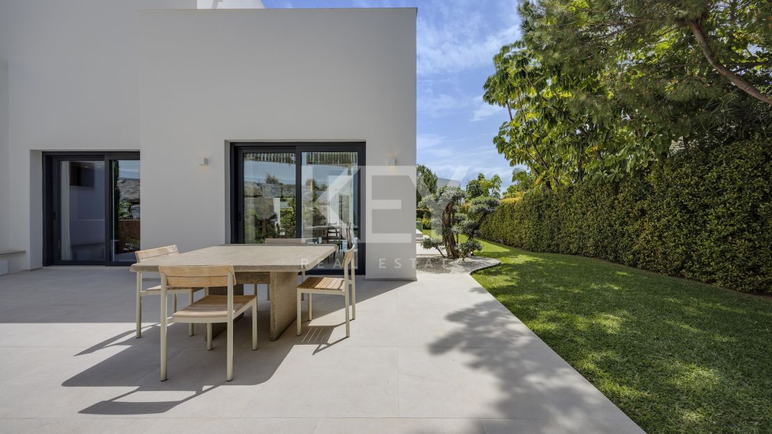 New-build Villa with a Contemporary Design in the Exclusive La Alqueria area, Benahavis