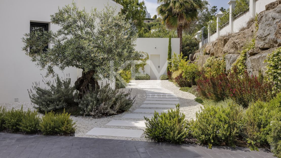 New-build Villa with a Contemporary Design in the Exclusive La Alqueria area, Benahavis