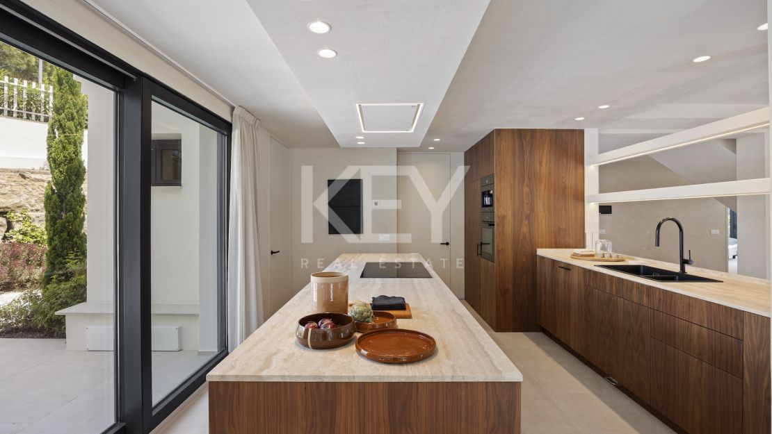 New-build Villa with a Contemporary Design in the Exclusive La Alqueria area, Benahavis