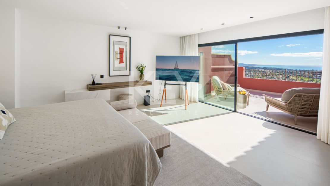 Stunning Duplex penthouse with Private Pool in Benahavis, Marbella