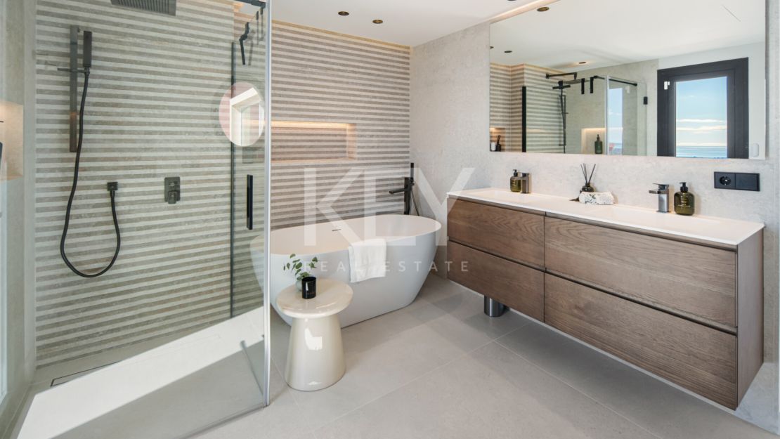 Stunning Duplex penthouse with Private Pool in Benahavis, Marbella