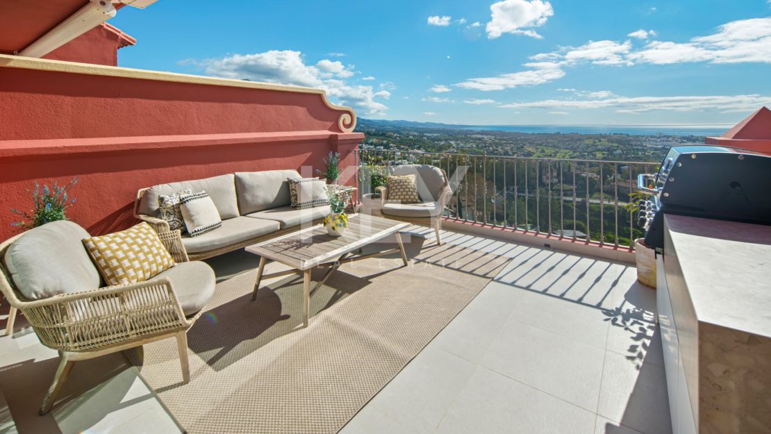 Stunning Duplex penthouse with Private Pool in Benahavis, Marbella