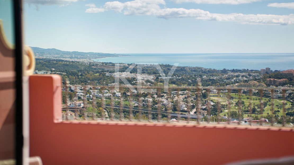 Stunning Duplex penthouse with Private Pool in Benahavis, Marbella