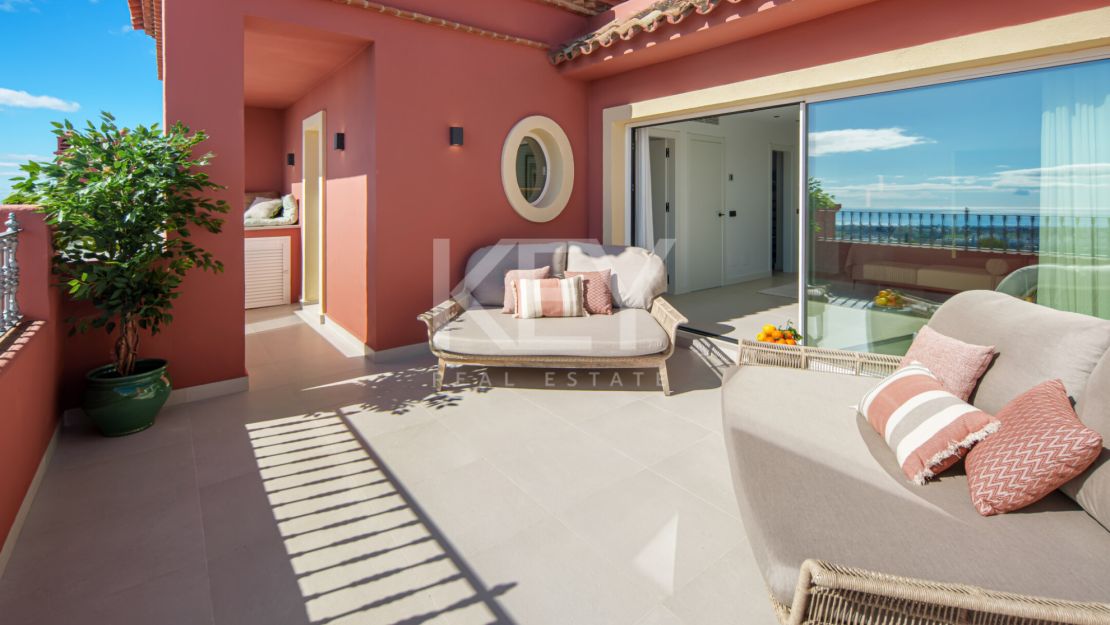 Stunning Duplex penthouse with Private Pool in Benahavis, Marbella