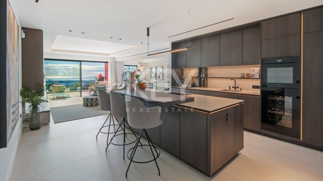 Stunning Duplex penthouse with Private Pool in Benahavis, Marbella