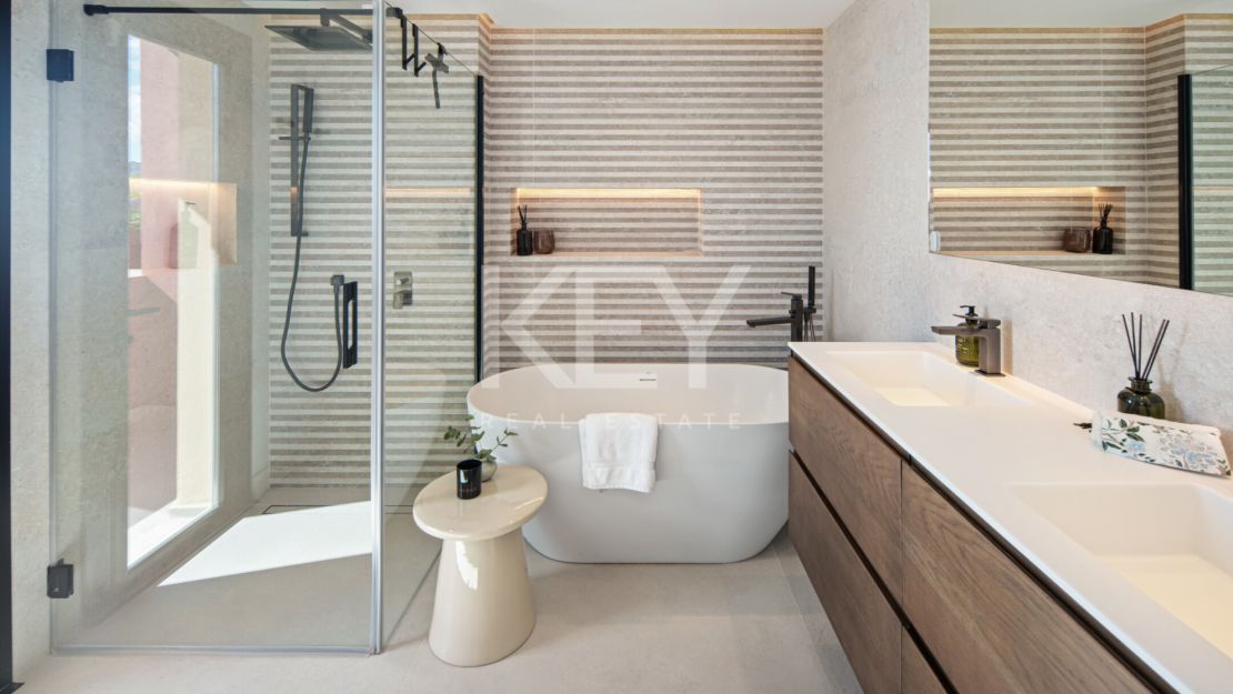 Stunning Duplex penthouse with Private Pool in Benahavis, Marbella