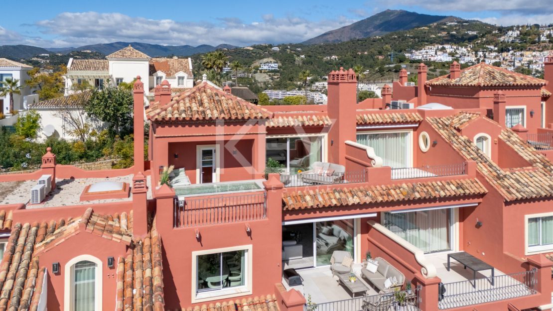 Stunning Duplex penthouse with Private Pool in Benahavis, Marbella