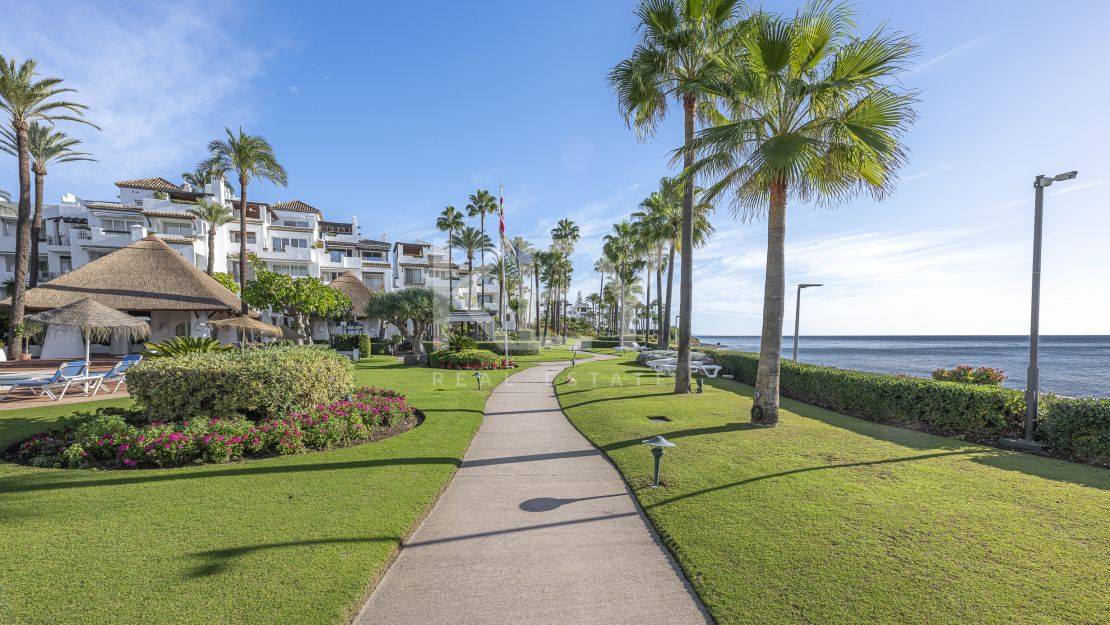 Stunning Luxury Apartment with Incredible Sea Views in Estepona