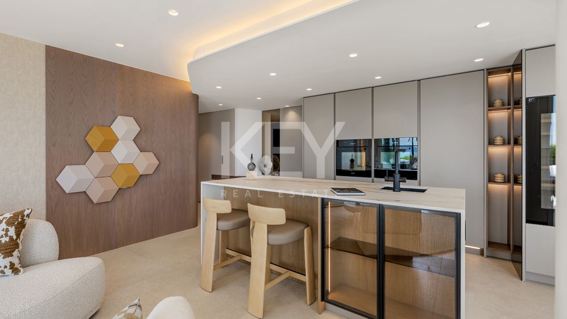 Stunning Luxury Apartment with Incredible Sea Views in Estepona