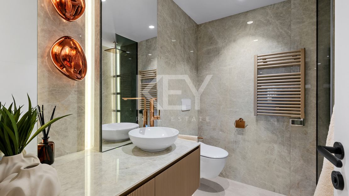Stunning Luxury Apartment with Incredible Sea Views in Estepona