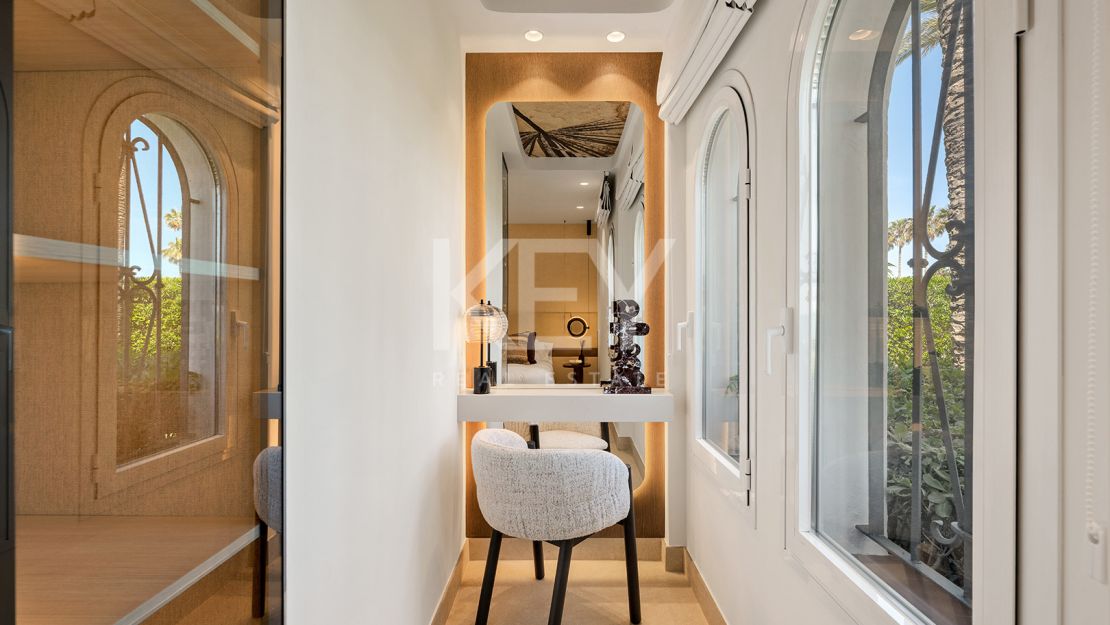 Stunning Luxury Apartment with Incredible Sea Views in Estepona