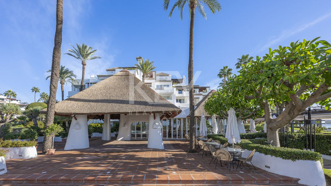 Stunning Luxury Apartment with Incredible Sea Views in Estepona