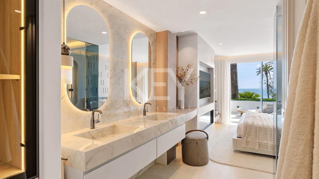 Stunning Luxury Apartment with Incredible Sea Views in Estepona