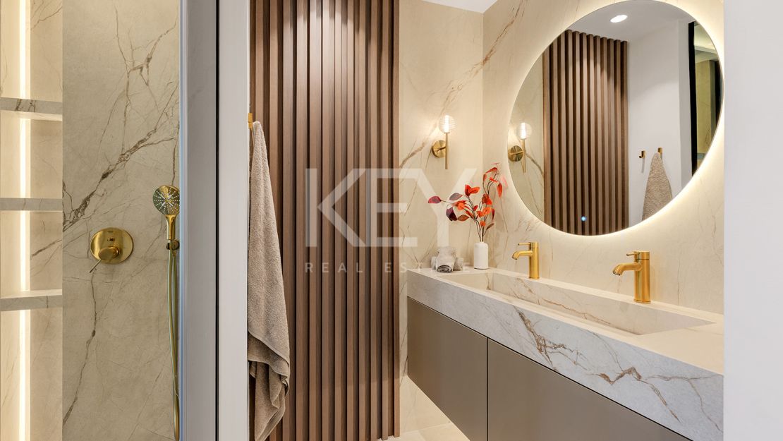 Stunning Luxury Apartment with Incredible Sea Views in Estepona