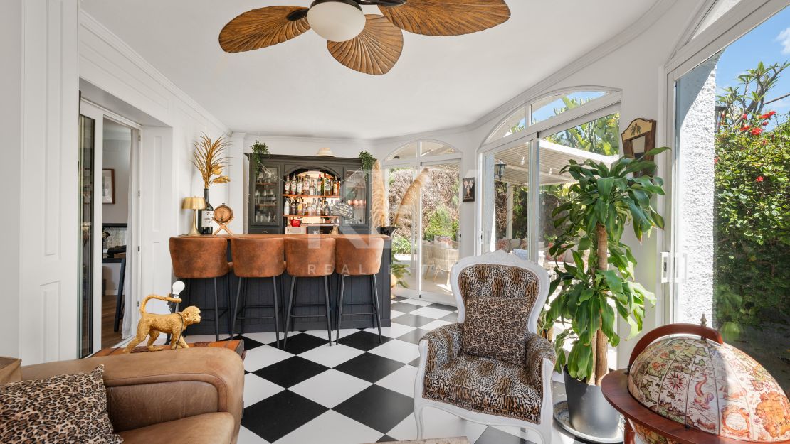 Charming Villa in Marbella centre with private pool and sea views