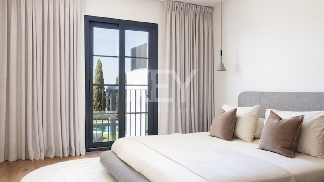 Charming Villa with Sea Views in Paraiso Alto, Marbella