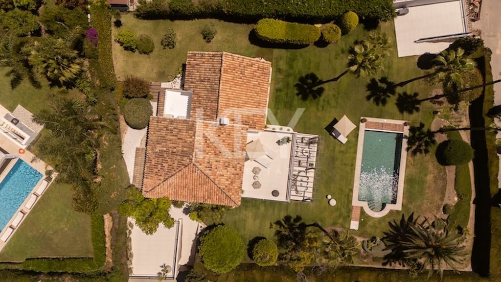 Charming Villa with Sea Views in Paraiso Alto, Marbella