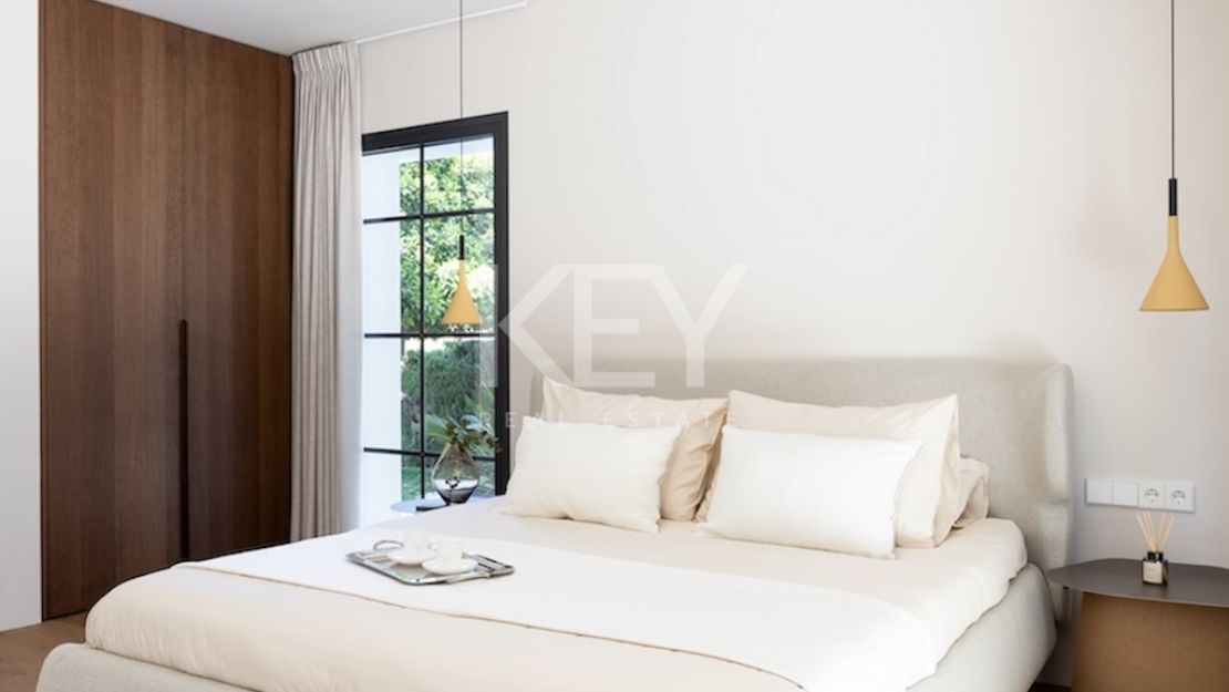 Charming Villa with Sea Views in Paraiso Alto, Marbella