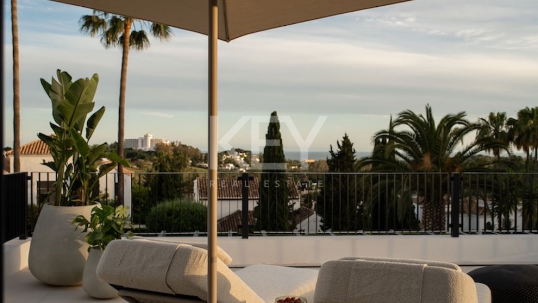 Charming Villa with Sea Views in Paraiso Alto, Marbella