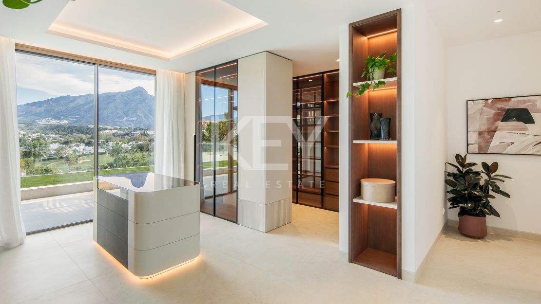 Spacious Villa with lots of Light and La Concha View in Marbella