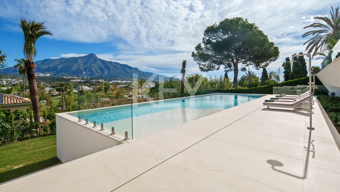 Spacious Villa with lots of Light and La Concha View in Marbella