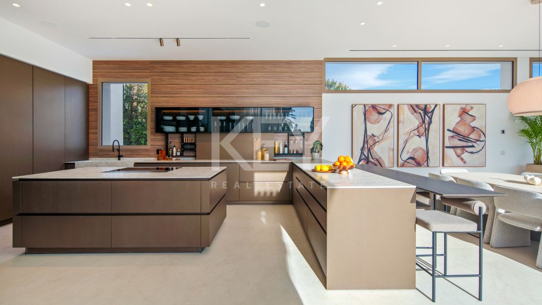 Spacious Villa with lots of Light and La Concha View in Marbella