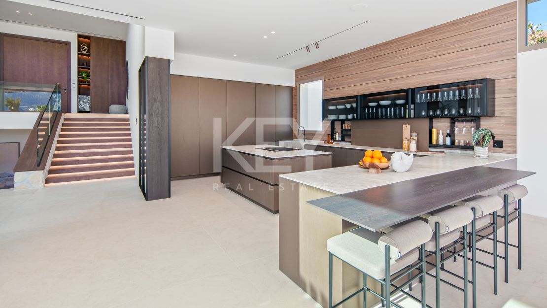 Spacious Villa with lots of Light and La Concha View in Marbella