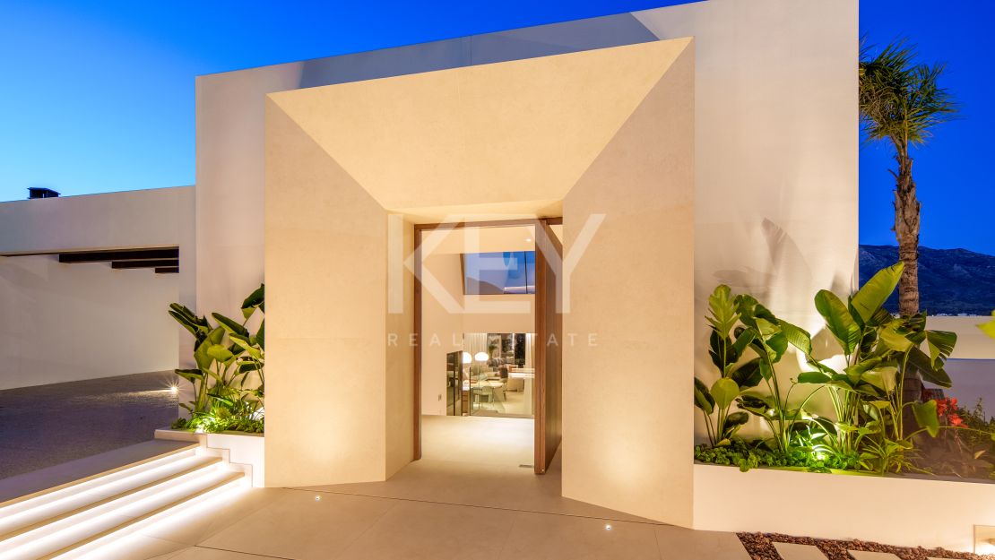 Spacious Villa with lots of Light and La Concha View in Marbella