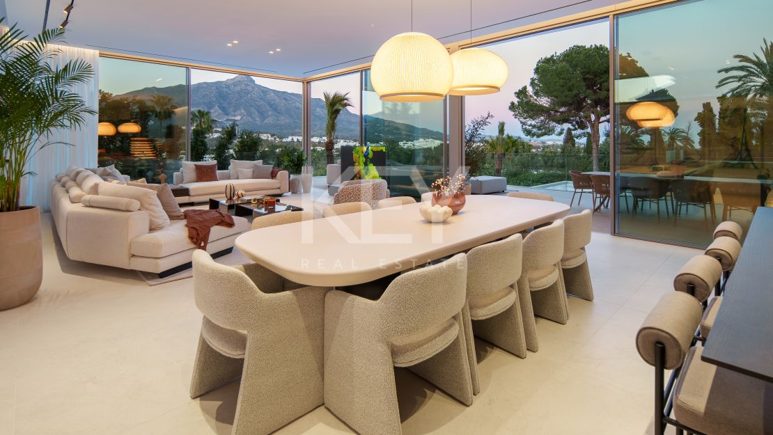 Spacious Villa with lots of Light and La Concha View in Marbella