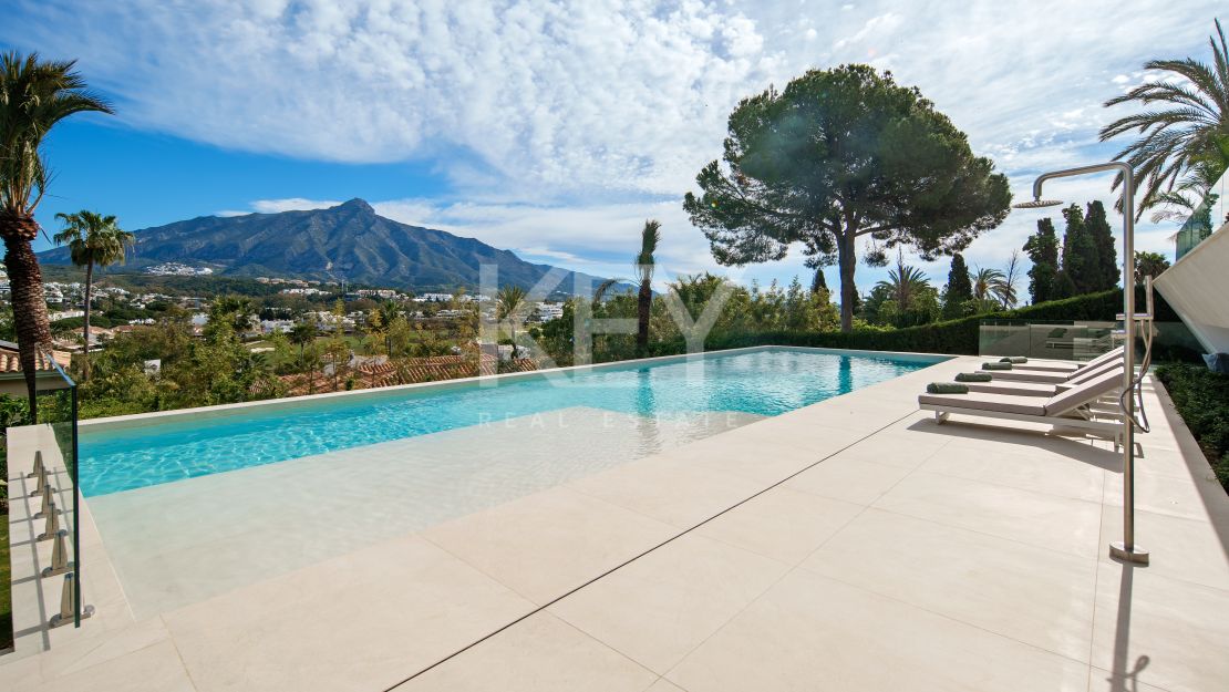Spacious Villa with lots of Light and La Concha View in Marbella