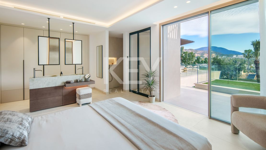 Spacious Villa with lots of Light and La Concha View in Marbella