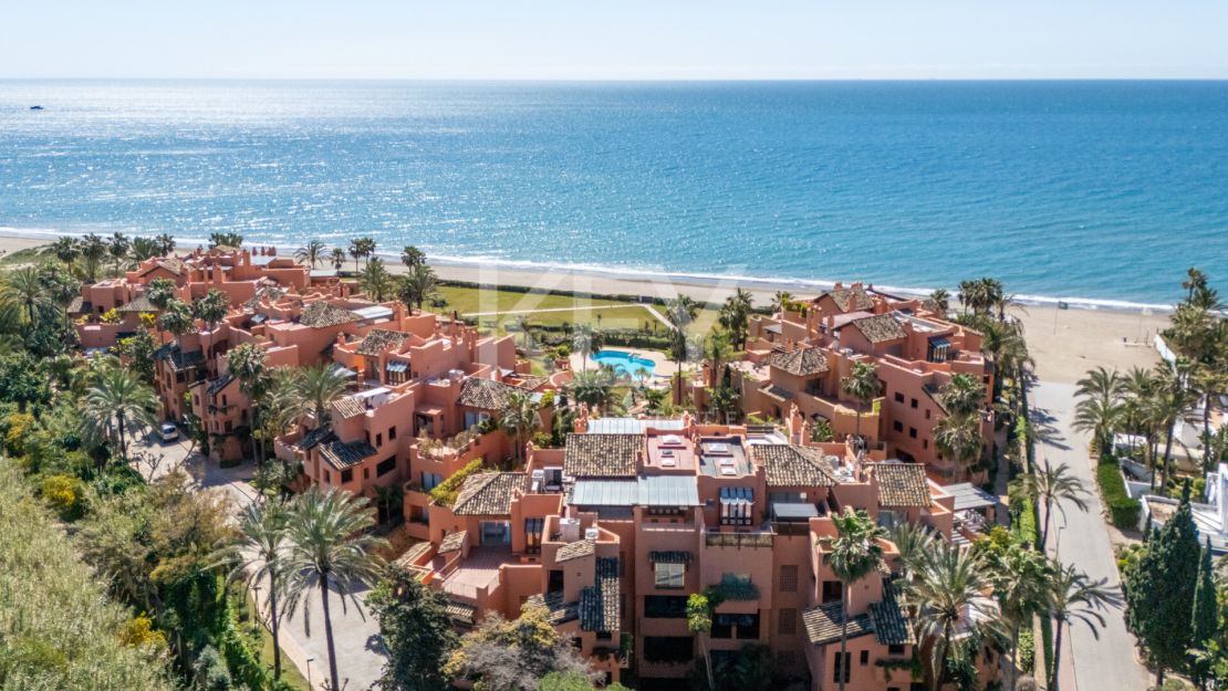 Beachfront Duplex Penthouse with Private Solarium in Marbella East