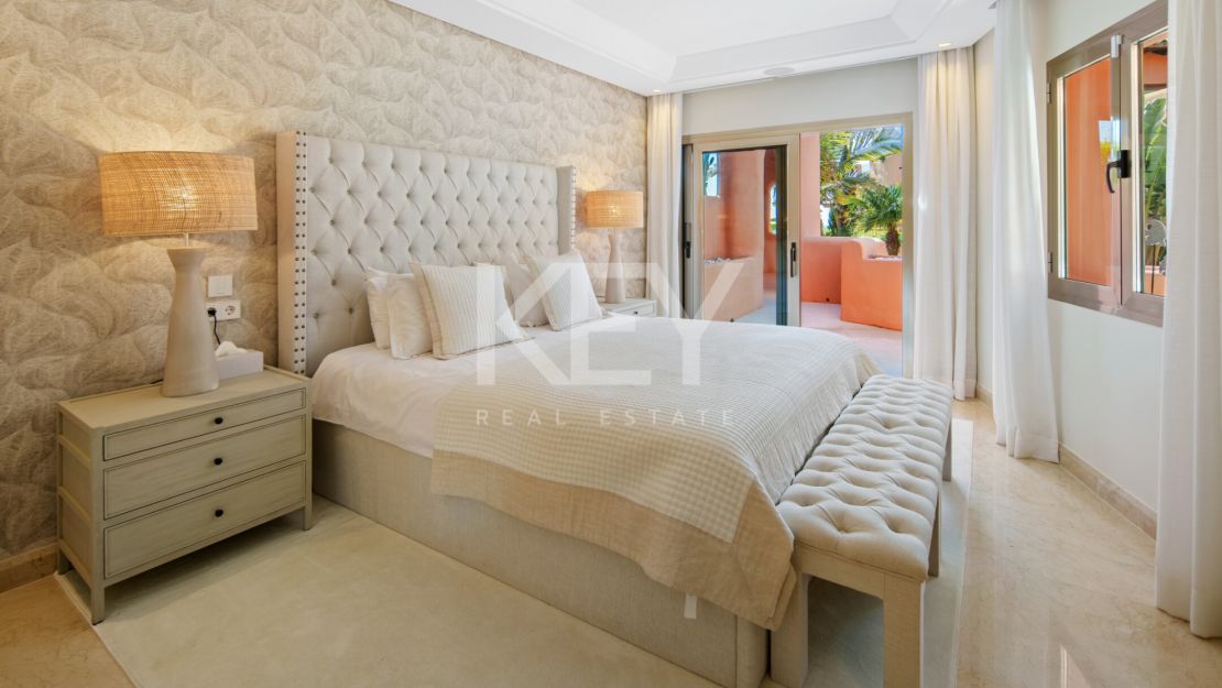 Beachfront Duplex Penthouse with Private Solarium in Marbella East