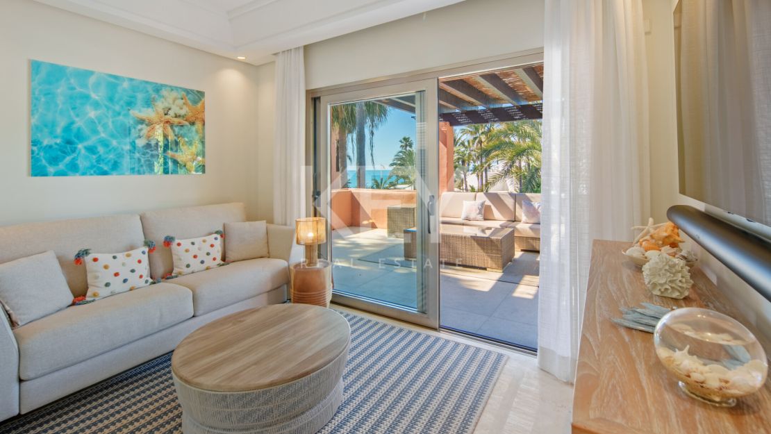 Beachfront Duplex Penthouse with Private Solarium in Marbella East