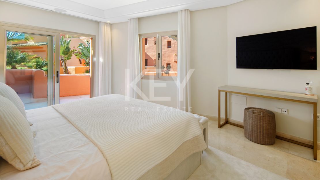 Beachfront Duplex Penthouse with Private Solarium in Marbella East