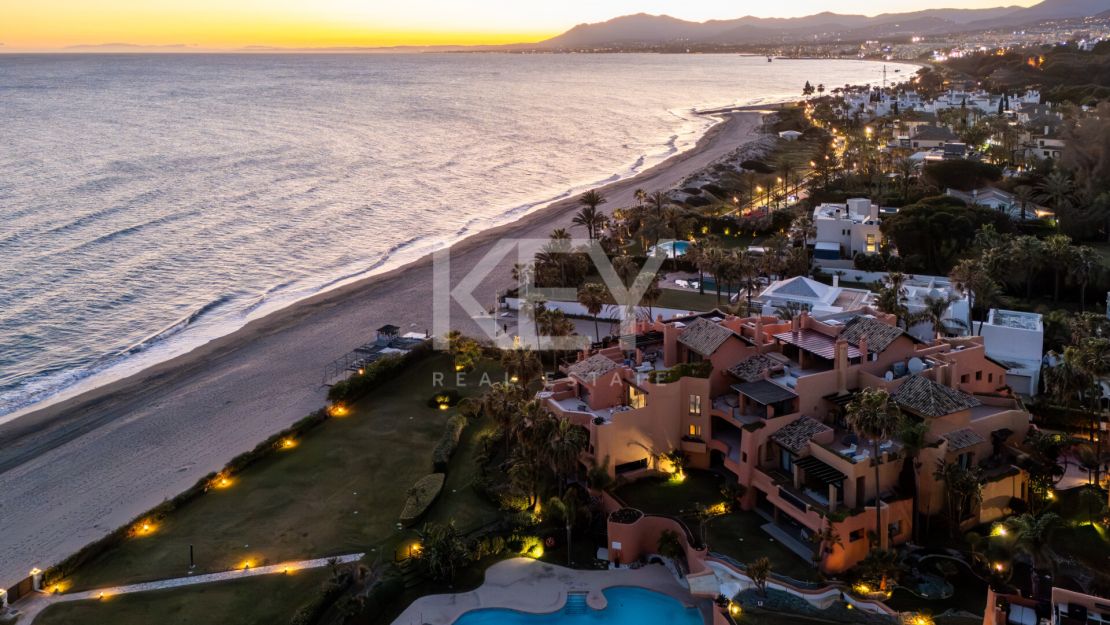 Beachfront Duplex Penthouse with Private Solarium in Marbella East