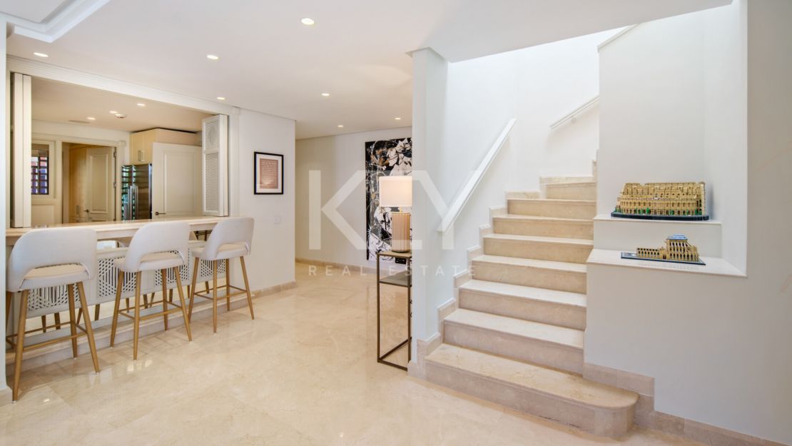 Beachfront Duplex Penthouse with Private Solarium in Marbella East