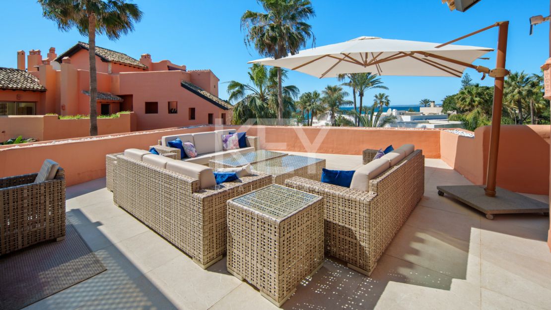Beachfront Duplex Penthouse with Private Solarium in Marbella East