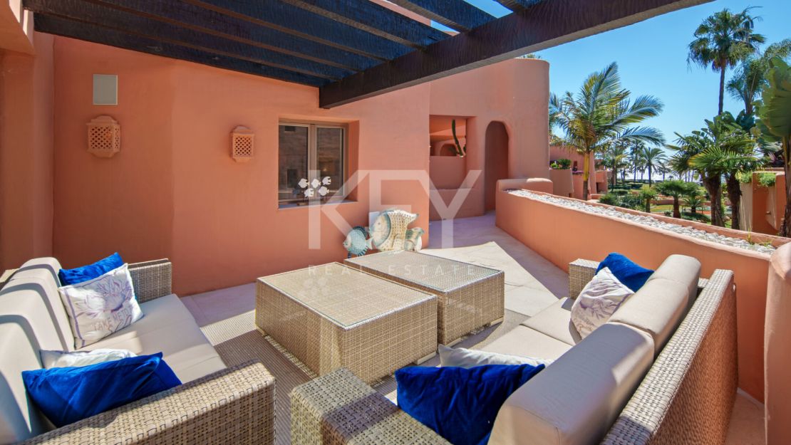 Beachfront Duplex Penthouse with Private Solarium in Marbella East