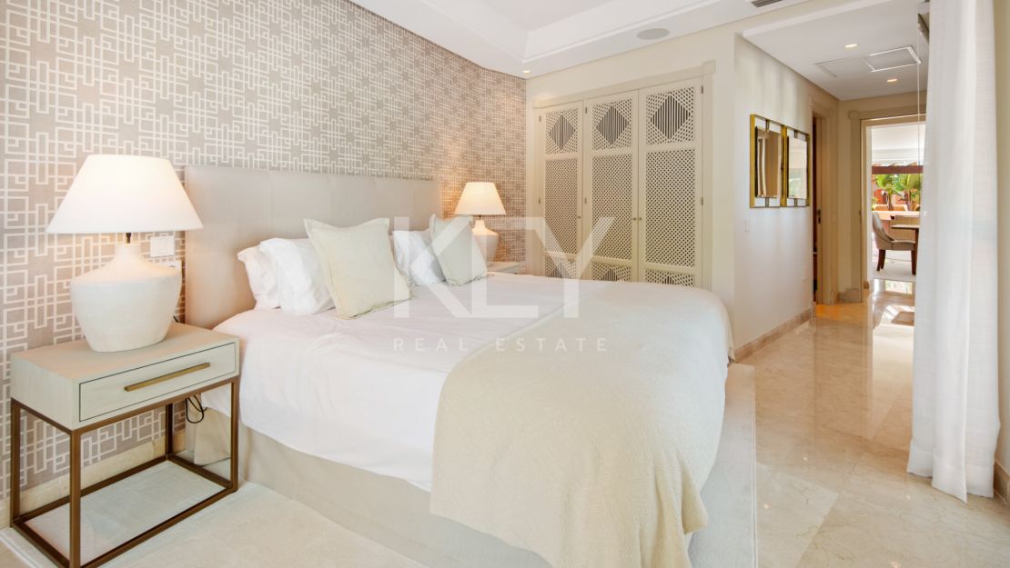 Beachfront Duplex Penthouse with Private Solarium in Marbella East