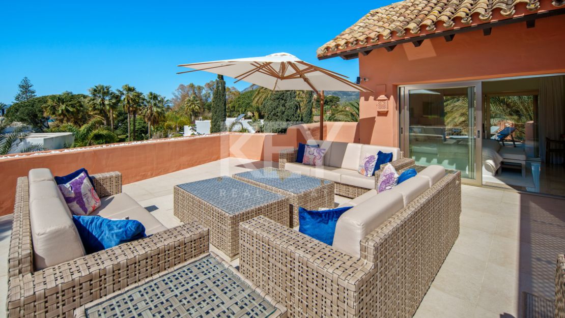 Beachfront Duplex Penthouse with Private Solarium in Marbella East