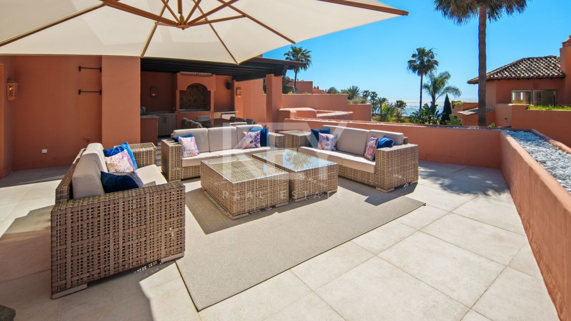 Beachfront Duplex Penthouse with Private Solarium in Marbella East