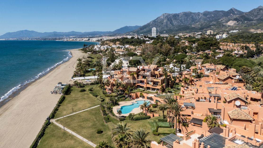 Beachfront Duplex Penthouse with Private Solarium in Marbella East