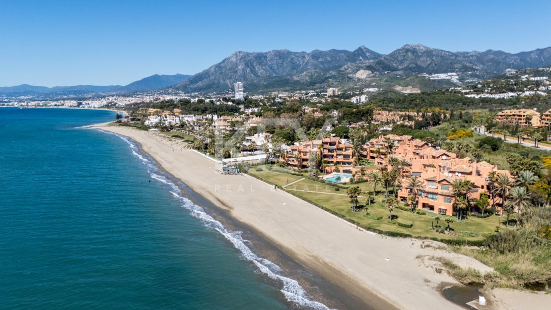 Beachfront Duplex Penthouse with Private Solarium in Marbella East