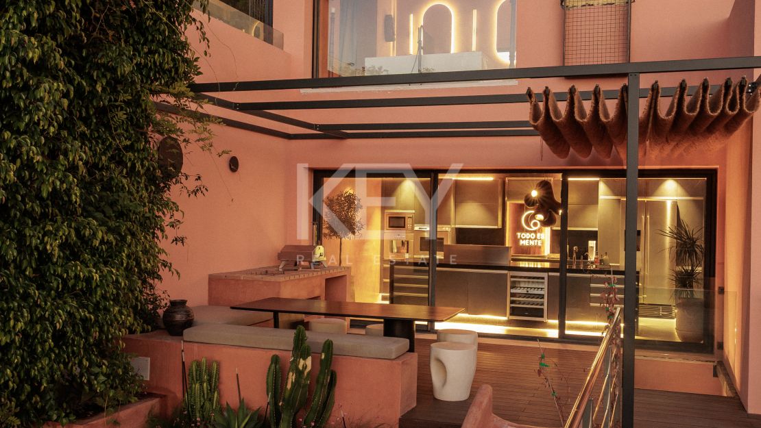 Unique Villa with Views over Lake in Marbella