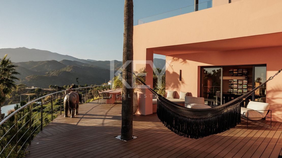 Unique Villa with Views over Lake in Marbella